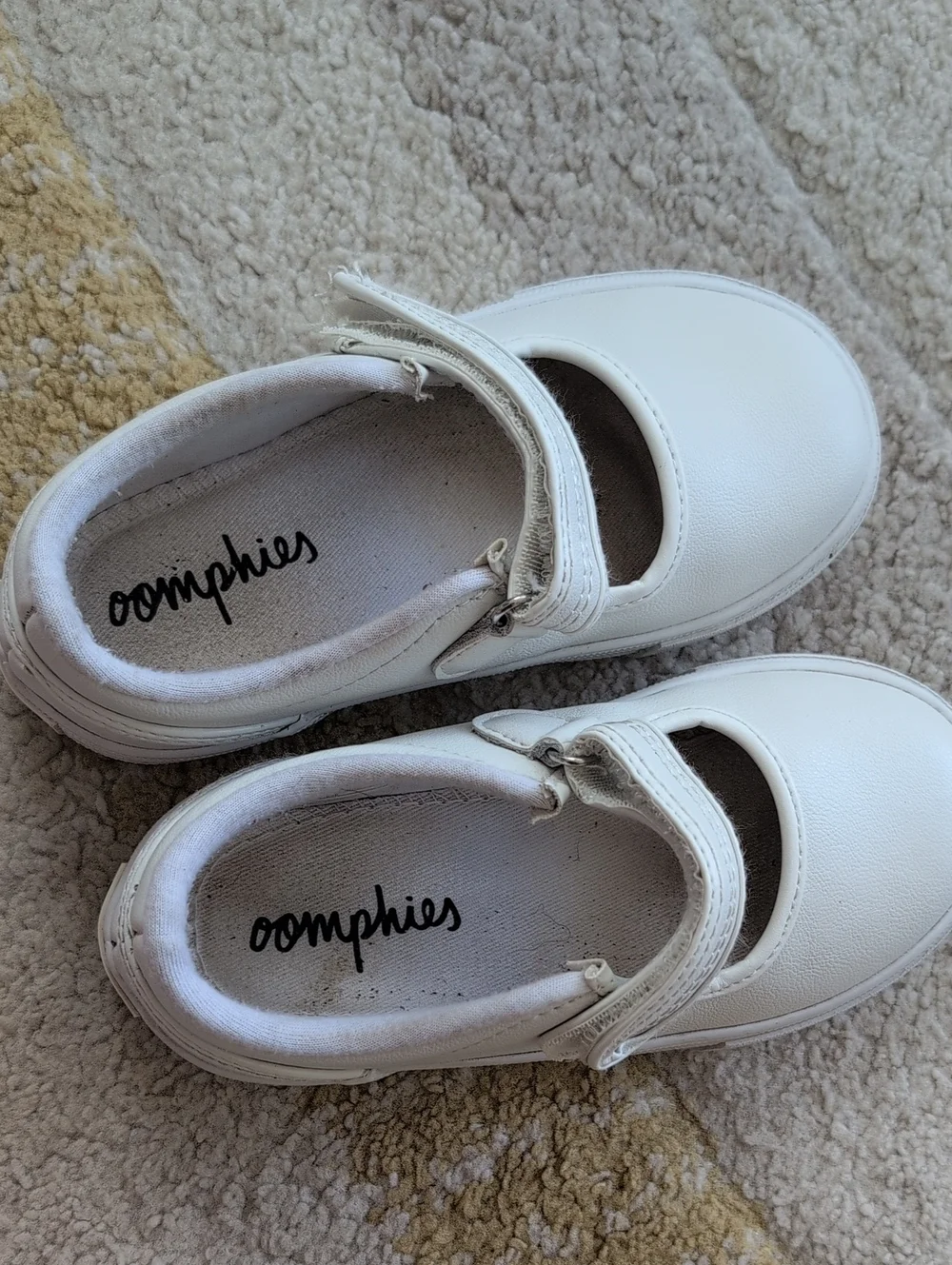 Oomphies Toddler Girls Size 9 White Velcro Mary Jane Shoes